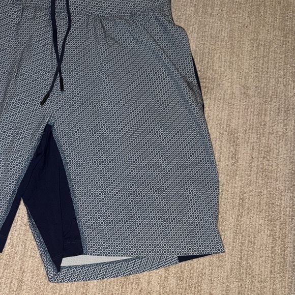 Lululemon Namaste At The Beach Shorts II Deep Navy Men's Size M - Picture 2 of 9